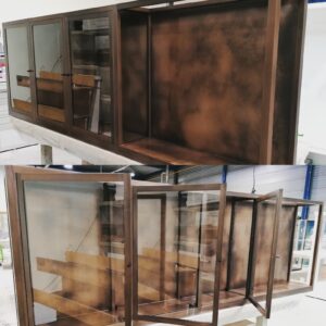 Wandvitrine afgewerkt in Brons verometaal