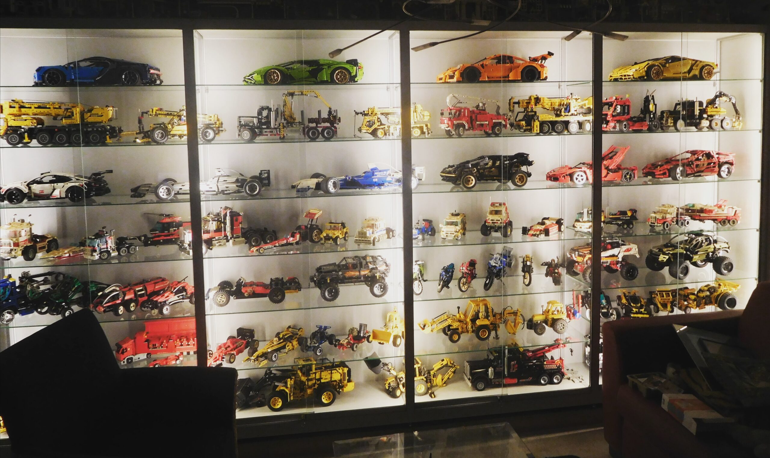 Doorbouw vitrinekast Thema opgebouwd op locatie